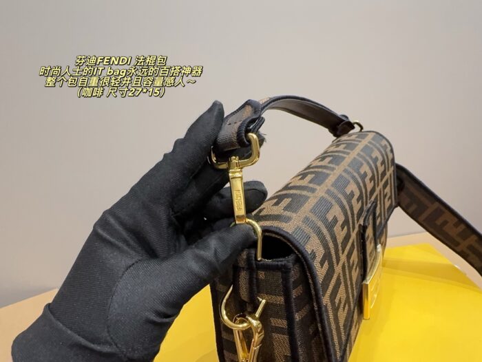 Fendi Baguette Bag Versatile, Lightweight, Spacious Multiple Carrying Options - Image 4