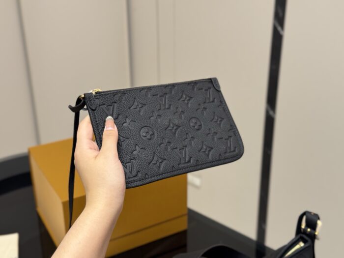 Louis Vuitton Carryall Underarm Bag With Coin Purse Included | Shoulder/Crossbody Style - Image 3