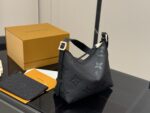 Louis Vuitton Carryall Underarm Bag With Coin Purse Included | Shoulder/Crossbody Style - Image 8
