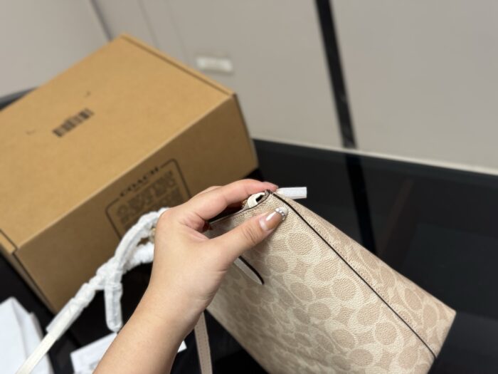 Coach Fiona Zip Tote Small Tote Bag - Image 7