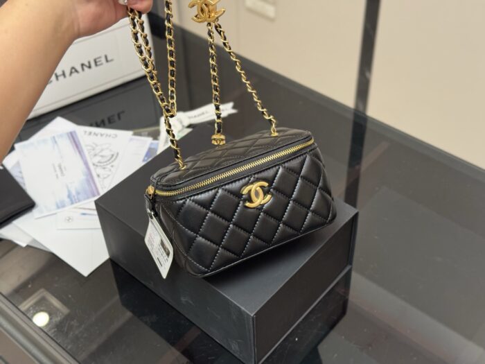 Chanel 25B Handle Compact Case Touch-Ups And Styling - Image 2