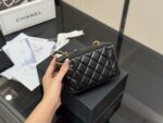 Chanel 25B Handle Compact Case Touch-Ups And Styling - Image 7