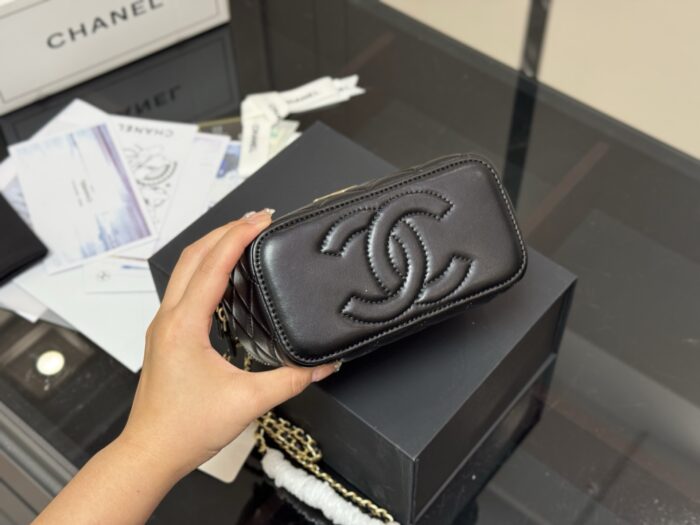 Chanel 25B Handle Compact Case Touch-Ups And Styling - Image 8