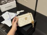 Chanel 25B Handle Compact Case Touch-Ups And Styling - Image 11
