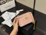 Chanel 25B Handle Compact Case Touch-Ups And Styling - Image 12