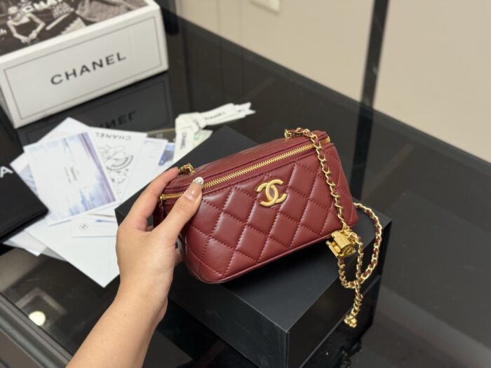 Chanel 25B Handle Compact Case Touch-Ups And Styling - Image 13