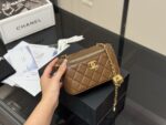Chanel 25B Handle Compact Case Touch-Ups And Styling - Image 14