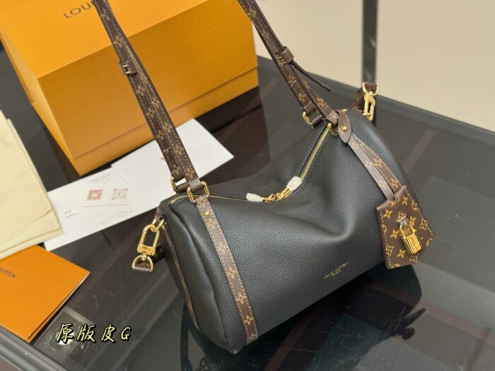 Louis Vuitton New Arrival Vintage-Inspired Textured Commuter Bag Practical Stylish Lightweight Shoulder Crossbody Bag - Image 9