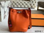 Hermès Kelly Bucket Bag Cowhide Leather Relaxed And Easygoing Commuting Use Suitable For Both Men And Women - Image 5