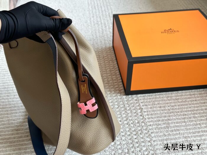Hermès Kelly Bucket Bag, Calfskin Unisex For Commuting Relaxed And Easygoing - Image 2