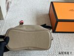 Hermès Kelly Bucket Bag, Calfskin Unisex For Commuting Relaxed And Easygoing - Image 3