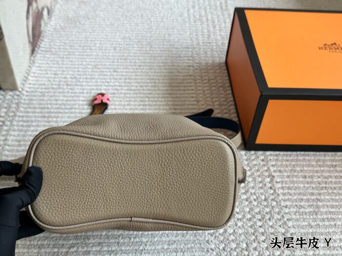Hermès Kelly Bucket Bag, Calfskin Unisex For Commuting Relaxed And Easygoing - Image 3