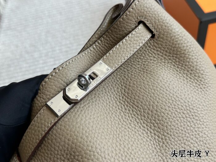 Hermès Kelly Bucket Bag, Calfskin Unisex For Commuting Relaxed And Easygoing - Image 4