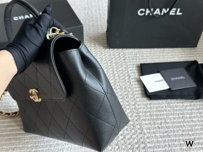 Chanel 25 Handbag, Crossbody, Shoulder Bag - Full Condition, Gift Box Packaging - Image 3