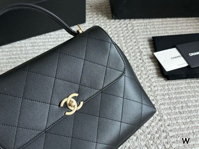 Chanel 25 Handbag, Crossbody, Shoulder Bag - Full Condition, Gift Box Packaging - Image 4