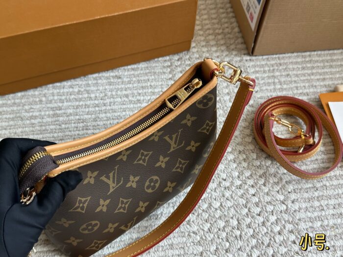 Louis Vuitton Carryall New Commuter Bag | Crossbody/Shoulder Strap | Open-Top Convenience | Practical Capacity - Image 2