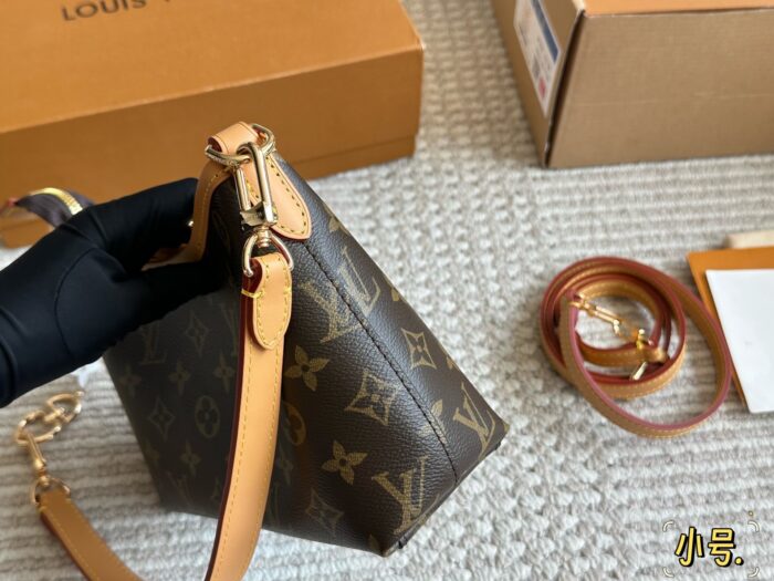 Louis Vuitton Carryall New Commuter Bag | Crossbody/Shoulder Strap | Open-Top Convenience | Practical Capacity - Image 3
