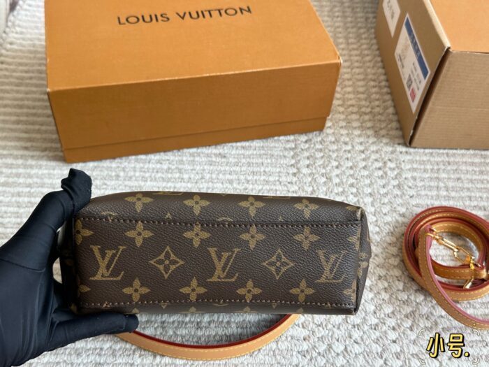 Louis Vuitton Carryall New Commuter Bag | Crossbody/Shoulder Strap | Open-Top Convenience | Practical Capacity - Image 5