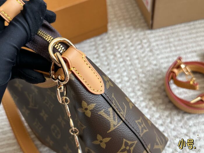 Louis Vuitton Carryall New Commuter Bag | Crossbody/Shoulder Strap | Open-Top Convenience | Practical Capacity - Image 8