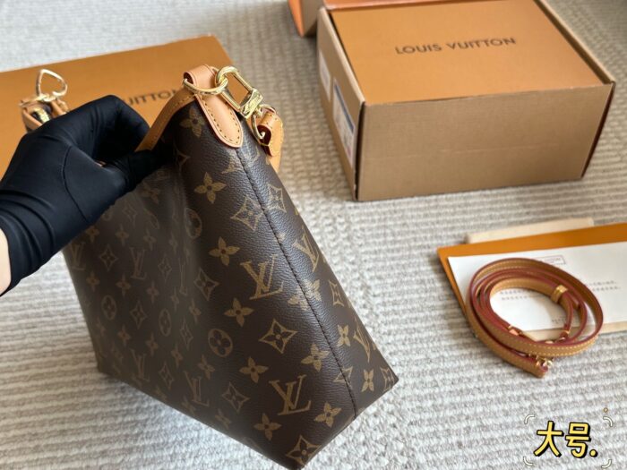 Louis Vuitton Carryall New Commuter Bag | Crossbody/Single Shoulder | Magnetic Flap Closure | Practical Capacity - Image 3