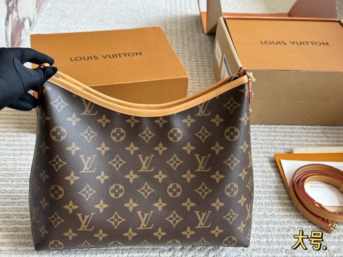 Louis Vuitton Carryall New Commuter Bag | Crossbody/Single Shoulder | Magnetic Flap Closure | Practical Capacity - Image 5