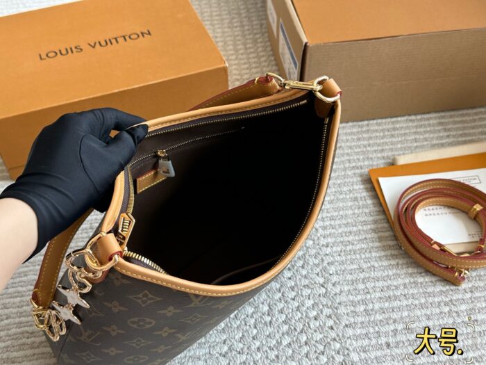 Louis Vuitton Carryall New Commuter Bag | Crossbody/Single Shoulder | Magnetic Flap Closure | Practical Capacity - Image 7