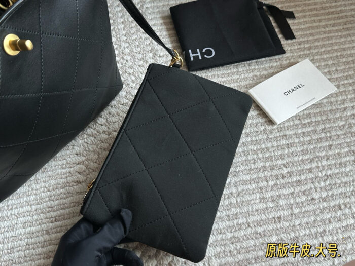 Chanel 25 Series Hobo Bucket Bag Genuine Leather Distinctive Shoulder Strap Design Complete With Box - Image 9