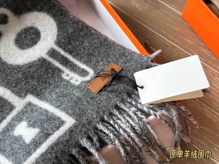 Hermes Double-Sided Wool Lock Key Scarf Gentle And Comfortable, Won'T Irritate The Skin - Image 5