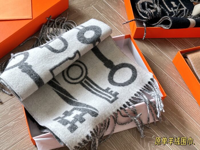 Hermes Double-Sided Wool Lock Key Scarf Gentle And Comfortable, Won'T Irritate The Skin - Image 6