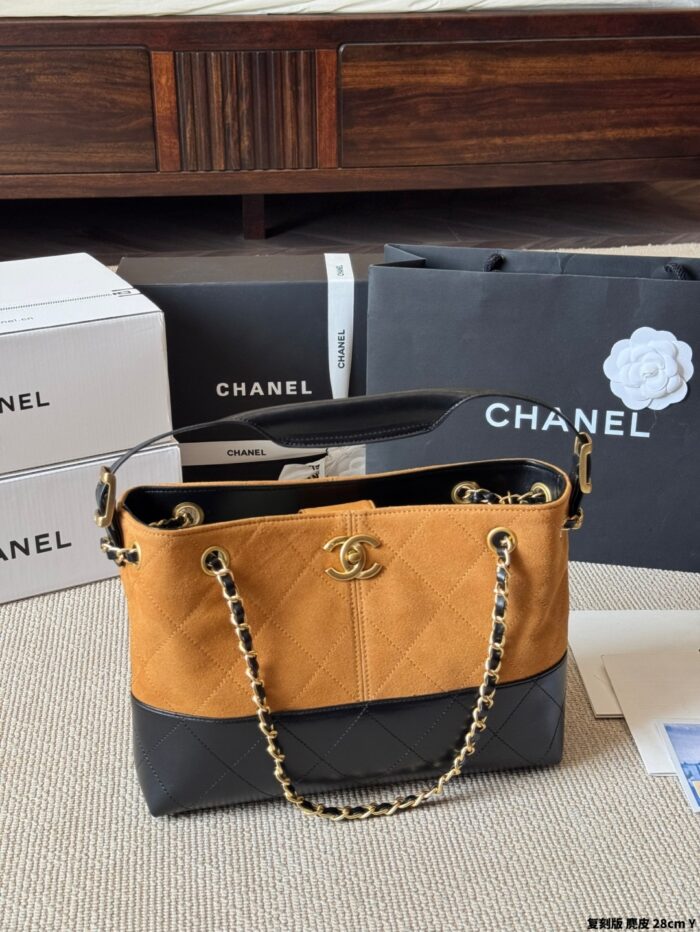 Chanel 25A Haute Couture Workshop Bucket Bag Quilted Pattern Colour-Blocking Bag-On-Bag Accessory Pearl Heart Cf Charm Detachable - Image 4