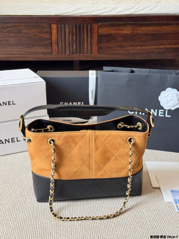 Chanel 25A Haute Couture Workshop Bucket Bag Quilted Pattern Colour-Blocking Bag-On-Bag Accessory Pearl Heart Cf Charm Detachable - Image 5
