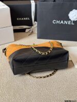 Chanel 25A Haute Couture Workshop Bucket Bag Quilted Pattern Colour-Blocking Bag-On-Bag Accessory Pearl Heart Cf Charm Detachable - Image 6