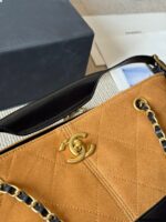 Chanel 25A Haute Couture Workshop Bucket Bag Quilted Pattern Colour-Blocking Bag-On-Bag Accessory Pearl Heart Cf Charm Detachable - Image 8