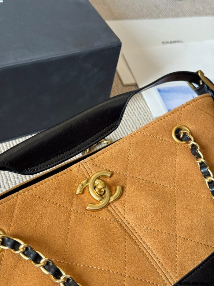 Chanel 25A Haute Couture Workshop Bucket Bag Quilted Pattern Colour-Blocking Bag-On-Bag Accessory Pearl Heart Cf Charm Detachable - Image 8