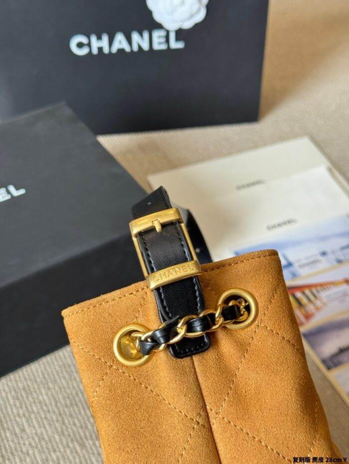 Chanel 25A Haute Couture Workshop Bucket Bag Quilted Pattern Colour-Blocking Bag-On-Bag Accessory Pearl Heart Cf Charm Detachable - Image 9