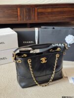 Chanel 25A Haute Couture House Bucket Bag - Diamond Quilted Colour-Block Design With Detachable Bag-On-Bag And Removable Pearl Heart Cf Pendant - Image 7