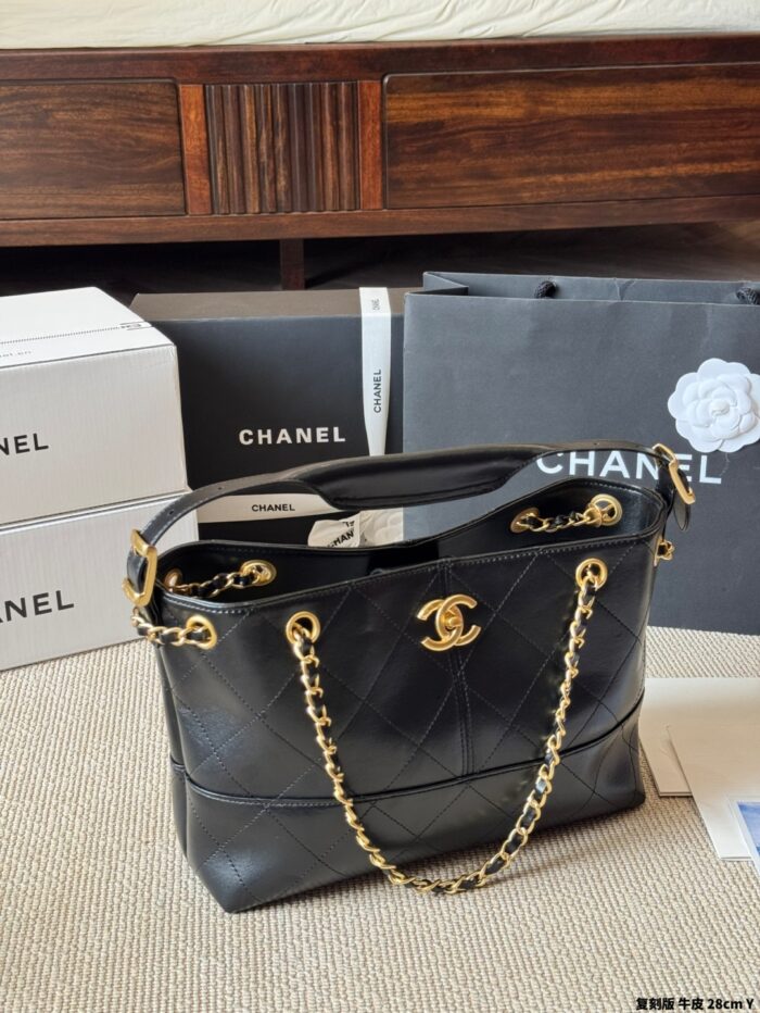 Chanel 25A Haute Couture House Bucket Bag - Diamond Quilted Colour-Block Design With Detachable Bag-On-Bag And Removable Pearl Heart Cf Pendant - Image 7