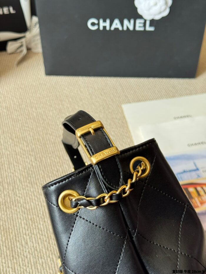 Chanel 25A Haute Couture House Bucket Bag - Diamond Quilted Colour-Block Design With Detachable Bag-On-Bag And Removable Pearl Heart Cf Pendant - Image 8