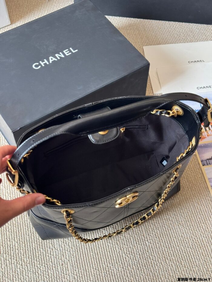 Chanel 25A Haute Couture House Bucket Bag - Diamond Quilted Colour-Block Design With Detachable Bag-On-Bag And Removable Pearl Heart Cf Pendant - Image 9