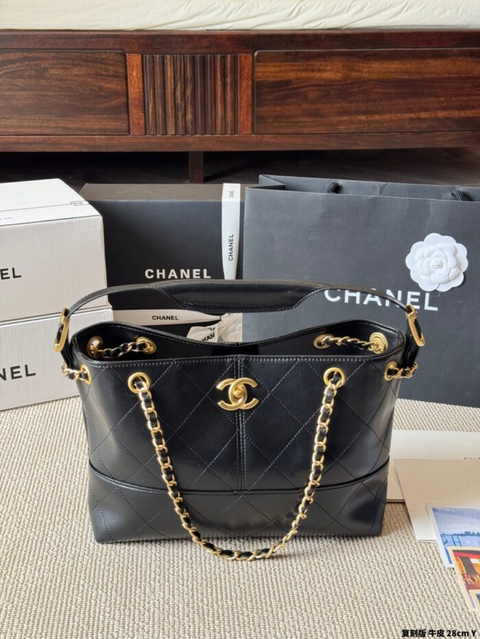 Chanel 25A Haute Couture House Bucket Bag - Diamond Quilted Colour-Block Design With Detachable Bag-On-Bag And Removable Pearl Heart Cf Pendant - Image 11