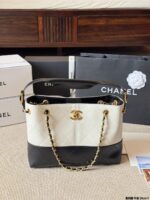 Chanel 25A Haute Couture House Bucket Bag - Diamond Quilted Colour-Block Design With Detachable Bag-On-Bag And Removable Pearl Heart Cf Pendant - Image 12