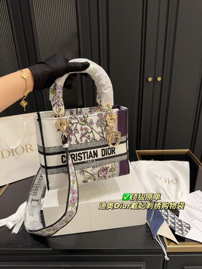 Dior 23 Pre-Spring Lady Dior "Botanical Garden" Five-Compartment White Floral Embroidered Tote - Image 2
