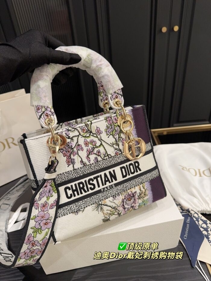 Dior 23 Pre-Spring Lady Dior "Botanical Garden" Five-Compartment White Floral Embroidered Tote - Image 3