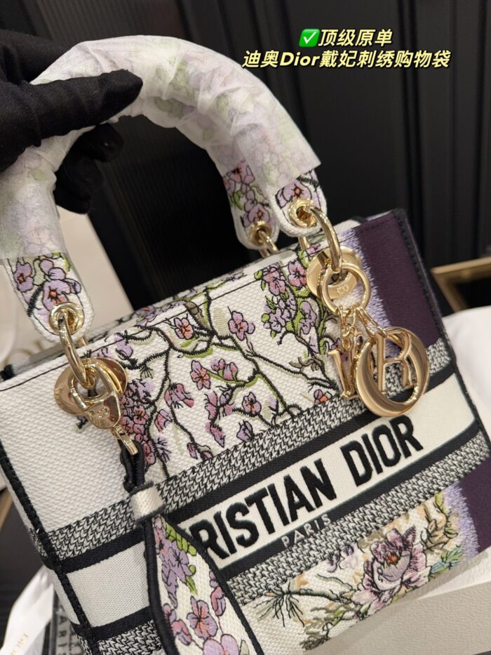 Dior 23 Pre-Spring Lady Dior "Botanical Garden" Five-Compartment White Floral Embroidered Tote - Image 4