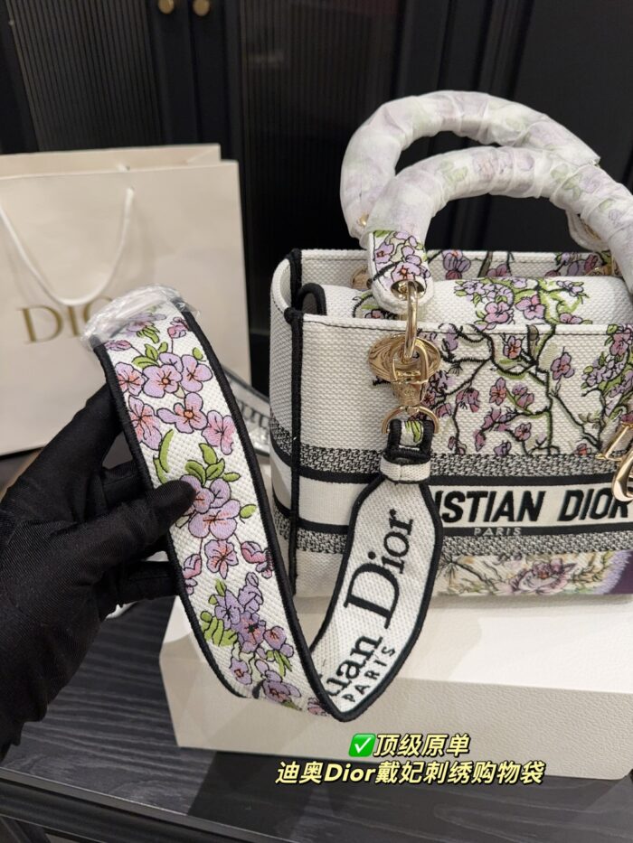 Dior 23 Pre-Spring Lady Dior "Botanical Garden" Five-Compartment White Floral Embroidered Tote - Image 5
