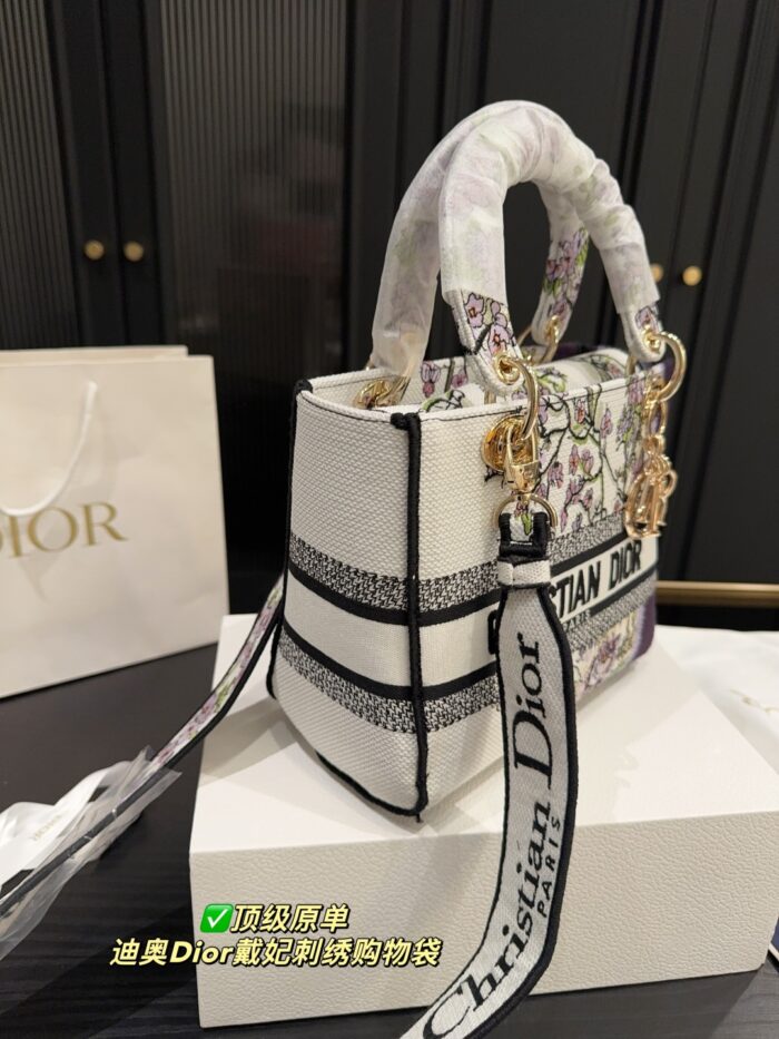 Dior 23 Pre-Spring Lady Dior "Botanical Garden" Five-Compartment White Floral Embroidered Tote - Image 6