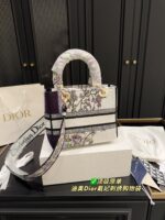 Dior 23 Pre-Spring Lady Dior "Botanical Garden" Five-Compartment White Floral Embroidered Tote - Image 7