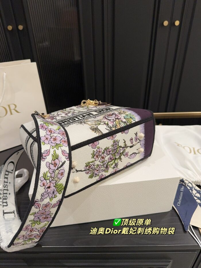 Dior 23 Pre-Spring Lady Dior "Botanical Garden" Five-Compartment White Floral Embroidered Tote - Image 8