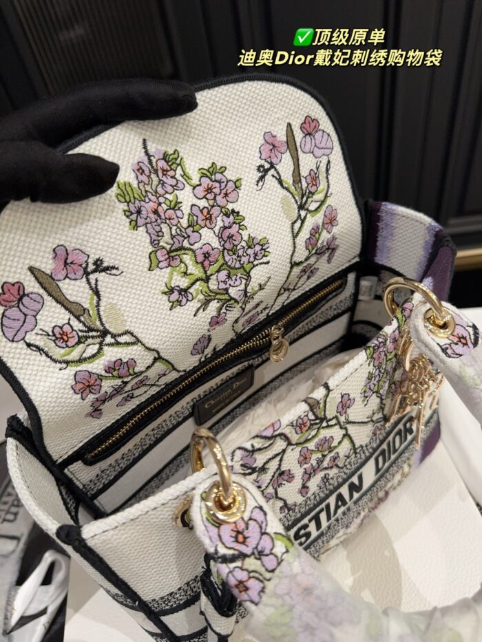 Dior 23 Pre-Spring Lady Dior "Botanical Garden" Five-Compartment White Floral Embroidered Tote - Image 9