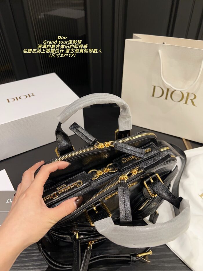 Dior Grand Tour Bowling Bag Oil-Waxed Leather Pleated Vintage-Wash Crossbody Bag Generous Capacity Stylish - Image 9